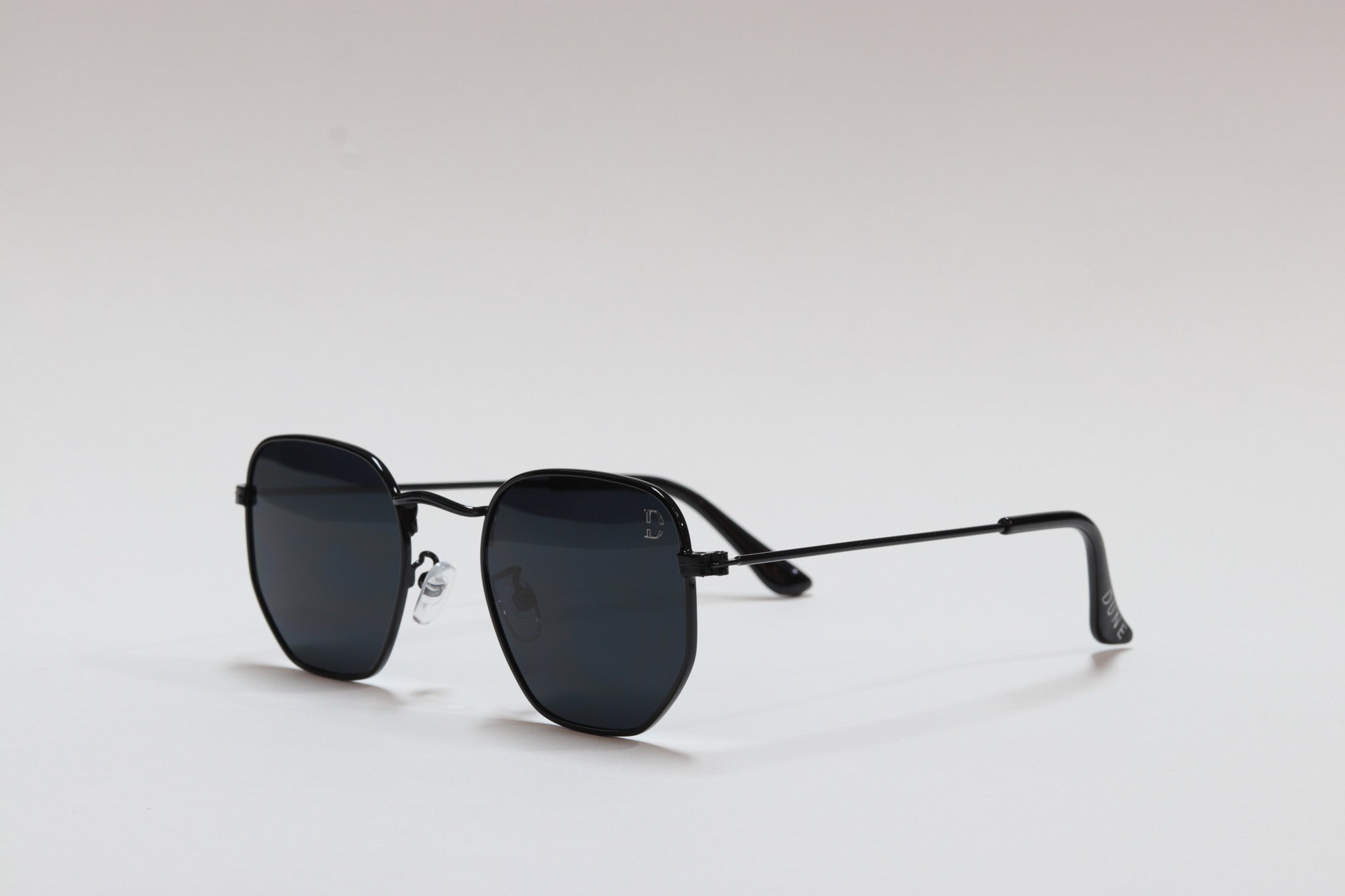 Dune Hexagonal Preto